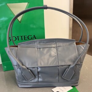 보테가 (징) 오일 왁스 가죽 손잡이 백 베이지 618463