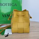 보테가 (징) 대형 양가죽 물통백 클래식 엮음 디자인 노란색 680218