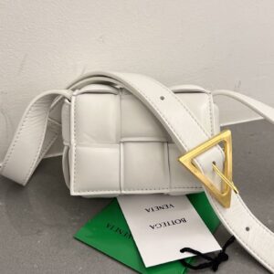 보테가 (징) 패디드 카세트 미니 백 화이트 716648