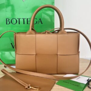 보테가 (징) 미니 토트백 소가죽 베이지 709337