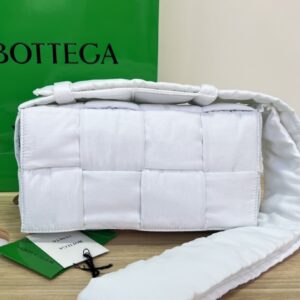 보테가 (징) 카세트 나일론 토푸백 화이트 628951