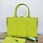 보테가 (징) 아르코 토트백 라임 609175