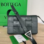 보테가 (징) 카세트 삼각扣 오일 왁스 소가죽 숄더백 그레이 667298