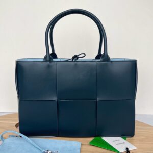 보테가 (징) 아르코 토트백 대형 블랙 690175