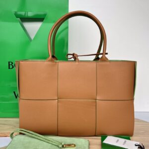 보테가 (징) 토트백 대형 브라운 609175