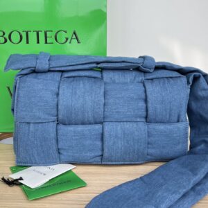 보테가 (징) 편직 데님 숄더백 블루 628951