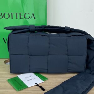 보테가 (징) 카세트 나일론 토푸백 블랙 628951