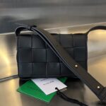 보테가 (징) 카세트 미니 블랙 양가죽 크로스백 730848