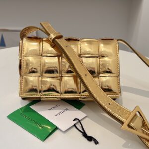 보테가 (징) 카세트 중형 쿠션백 골드 717506