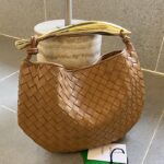 보테가 (징) 사르딘 반달형 핸들 브라운 양가죽 백 716082