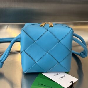 보테가 (징) 카세트 카메라백 클래식 양가죽 편직 소프트 블루 701915