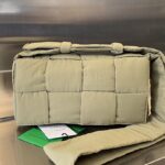 보테가 (징) 카세트 나일론 토푸백 베이지 628951