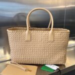 보테가 (징) 카바트 대형 쇼핑백 베이지 608811