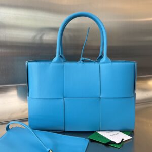 보테가 (징) 미니 토트 블루 소가죽 652867