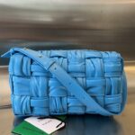 보테가 (징) 가죽 복조리백 블루 717090