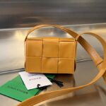 보테가 (징) 미니 카세트 백 오일 왁스 소가죽 노랑 667048