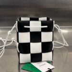 보테가 (징) 체크 패턴 미니백 블랙 화이트 680218