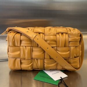 보테가 (징) 웨이스트백 주름 디자인 오일 왁스 소가죽 백 브라운 717090