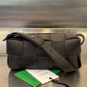 보테가 (징) 브릭 카세트 숄더백 블랙 729166