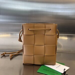 보테가 (징) 대형 콤비 물통백 베이지 680218