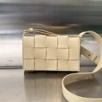 보테가 (징) 카세트 미니 크로스백 아이보리 730848