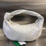 보테가 베네타 (징) 조디 대형 화이트 양가죽 백 600261