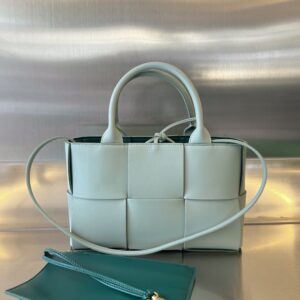 보테가 (징) 미니 토트백 소가죽 민트 709337