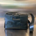 보테가 (징) 남성 카메라백 미니멀한 디자인 블랙 731165