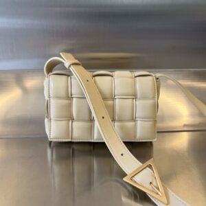 보테가 (징) 카세트 중형 베이지 가죽 백 717506