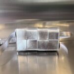 보테가 (징) 더 벨트 카세트 미니 실버 양가죽 백 639367