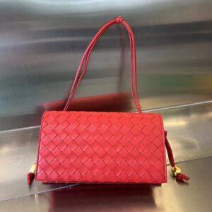 보테가 (징) 트리오 파우치 온 스트랩 레드 양가죽 717435