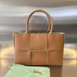 보테가 (징) 미니 토트백 베이지 소가죽 652867