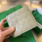 보테가 (징) 중간 너비 편직 단지갑 그레이 B家605721