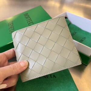 보테가 (징) 중간 너비 편직 반지갑 그레이 605721