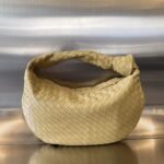 보테가 (징) 조디 대형 베이지 양가죽 백 600261