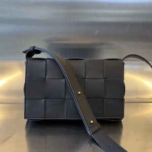 보테가 (징) 카세트 웨이브백 블랙