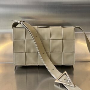 보테가 (징) 카세트 삼각扣 오일 왁스 소가죽 백 베이지 667298