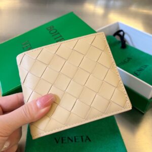 보테가 (징) 중간 폭 편직 단지갑 베이지 605721