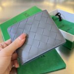 보테가 (징) 중간 폭 편직 단지갑 그레이 B家605721