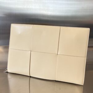 보테가 (징) 대형 편직 단일 지퍼 손잡이 백 크림 680169