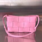 보테가 (징) BV 2023 Cassette 미니 핑크 인트레치오 소가죽 백 730543