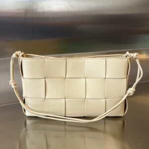 보테가 (징) BV 2023 Cassette 미니 크로스백 아이보리 730543