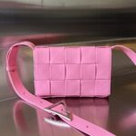 보테가 (징) 캐시트 삼각扣 오일 왁스 소가죽 핑크 717587