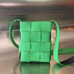 보테가 (징) 크로스백 그린 729298