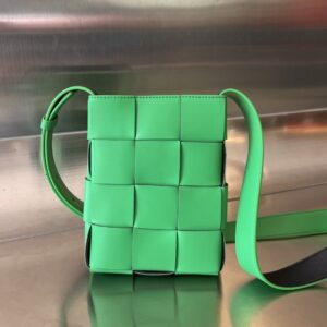 보테가 (징) 크로스백 그린 729298