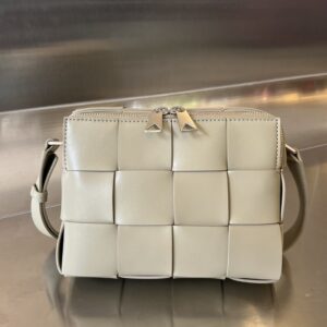 보테가 (징) 남성 카메라백 미니멀 베이지 730027