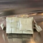 보테가 (징) 2in1 중성 디자인 슬링백 소가죽 그린 741777