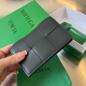 보테가 (징) 대형 편직 명함 지갑 소가죽 그레이 679849