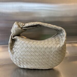 보테가 (징) 조디 중형 베이지 양가죽 백 690225