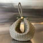 보테가 (징) 턴 701024 양가죽 편직 숄더백 베이지